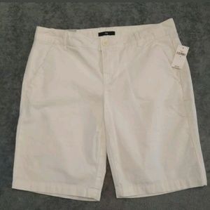 Gap boyfriend short size 2 NWT